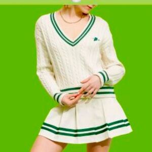 Prince x Target Women’s Cable Knit V-neck Pullover/sweater - green&white. XS